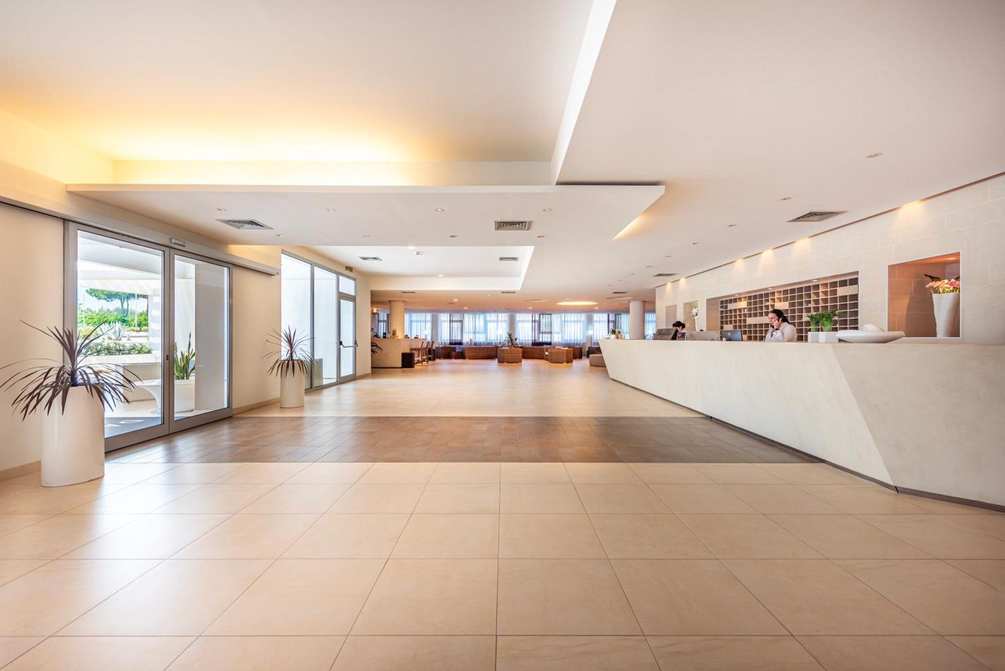 Voi Daniela Essentia Hotel Conca Specchiulla Bagian luar foto